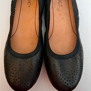 Like New VIONIC Robyn Ballet Flats